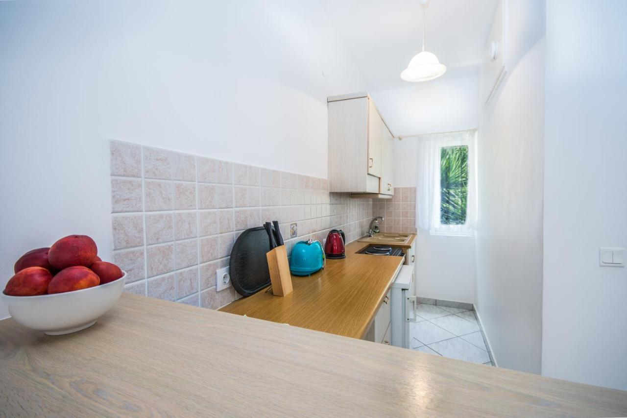 Irini Apartments And Studios อากิออส กอร์ดิออส ภายนอก รูปภาพ
