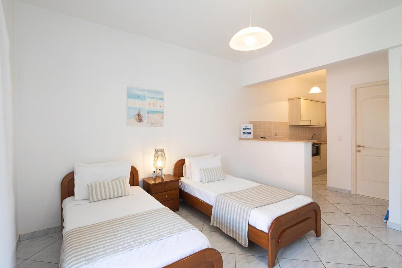 Irini Apartments And Studios อากิออส กอร์ดิออส ภายนอก รูปภาพ