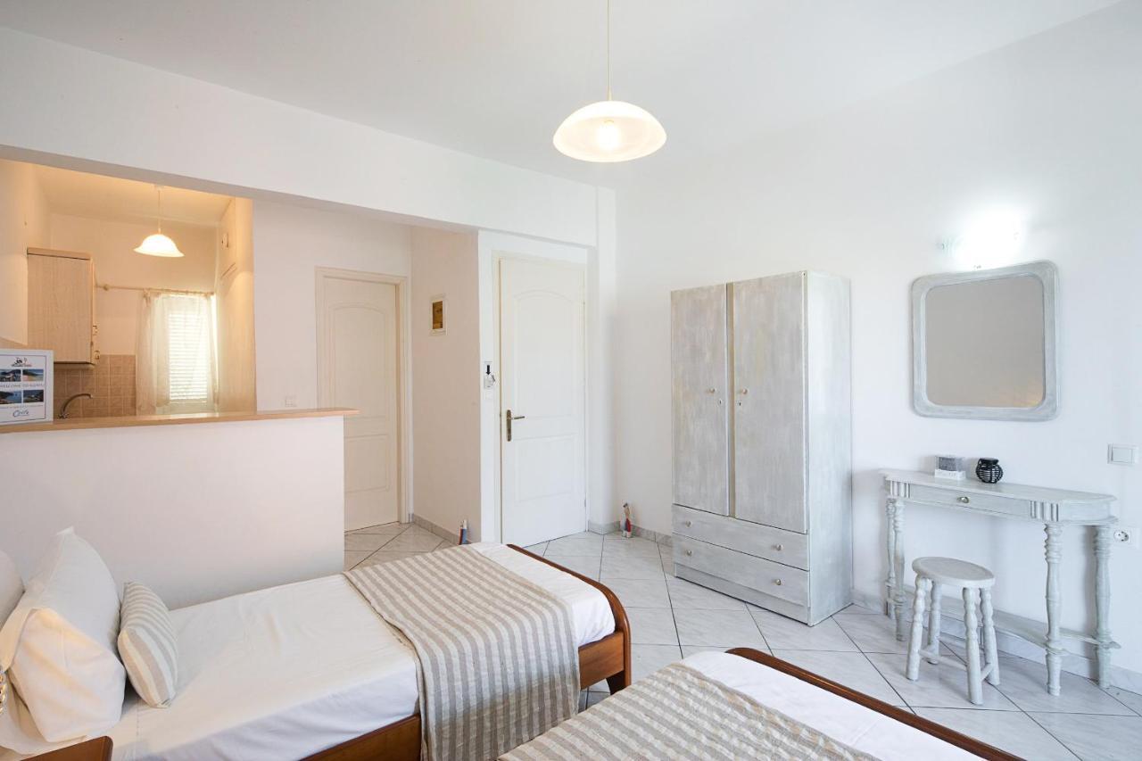 Irini Apartments And Studios อากิออส กอร์ดิออส ภายนอก รูปภาพ