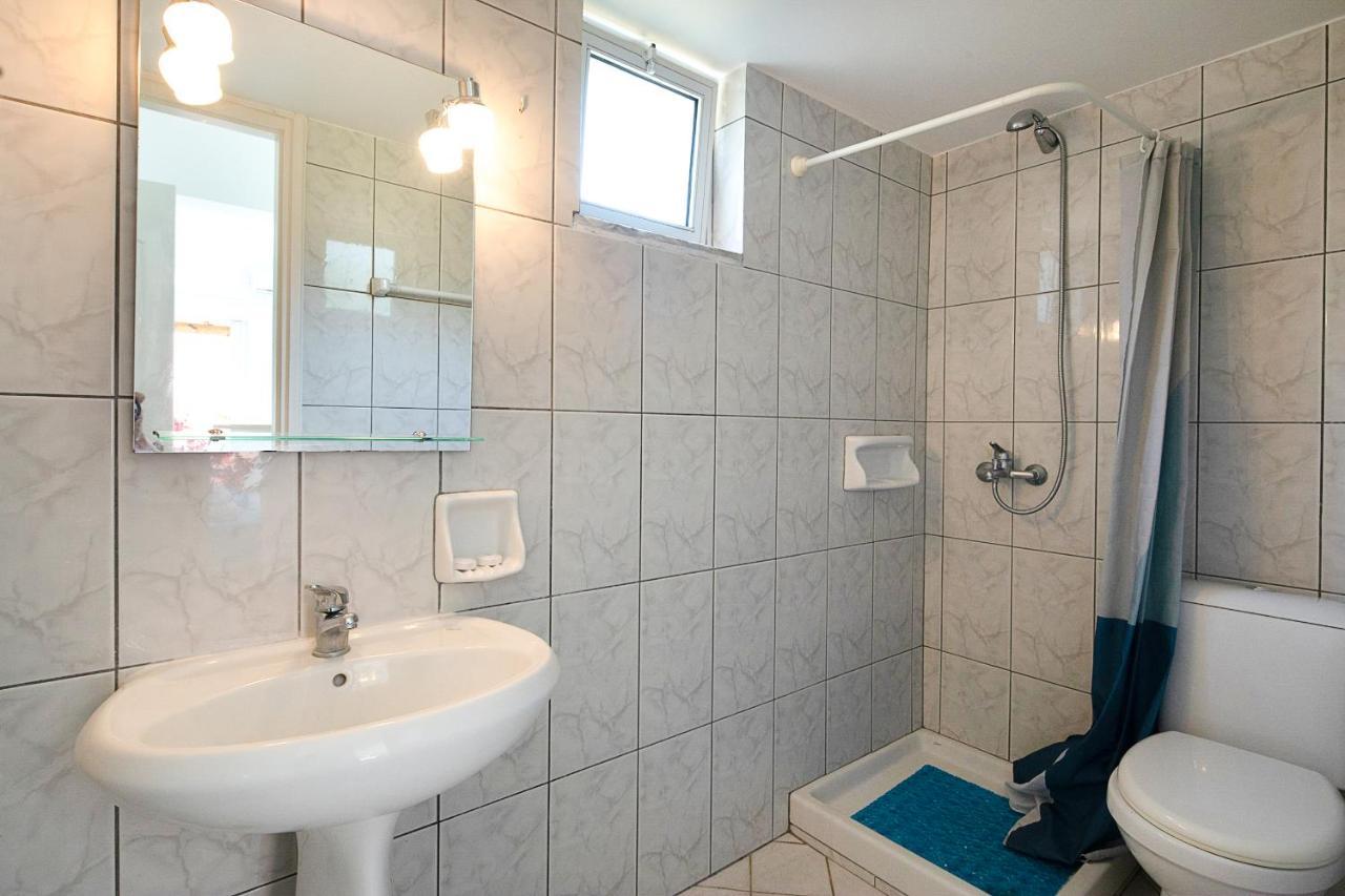 Irini Apartments And Studios อากิออส กอร์ดิออส ภายนอก รูปภาพ